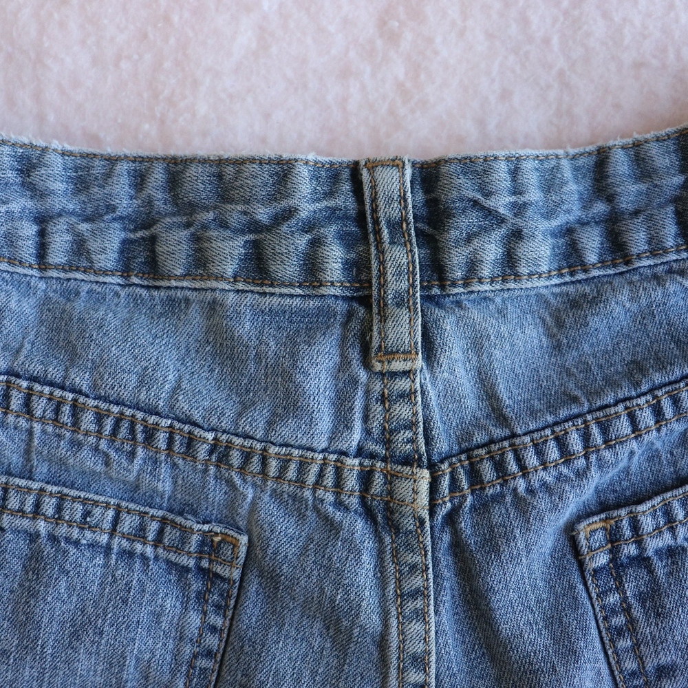 ARIZONA JEAN CO. DENIM SHORTS W EMBROIDERED PRINT - Picture 7 of 8